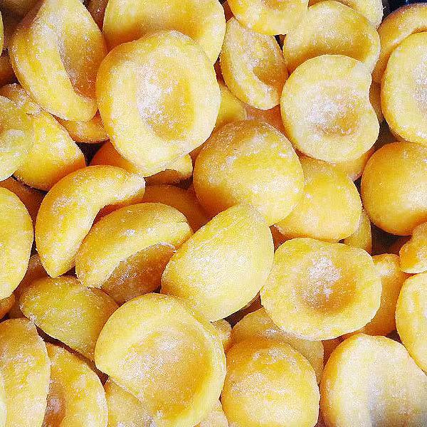 Frozen yellow peaches